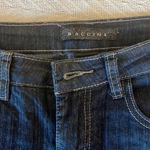 Baccini jeans boot cut size 4. Stitching on back pockets. Soft denim.